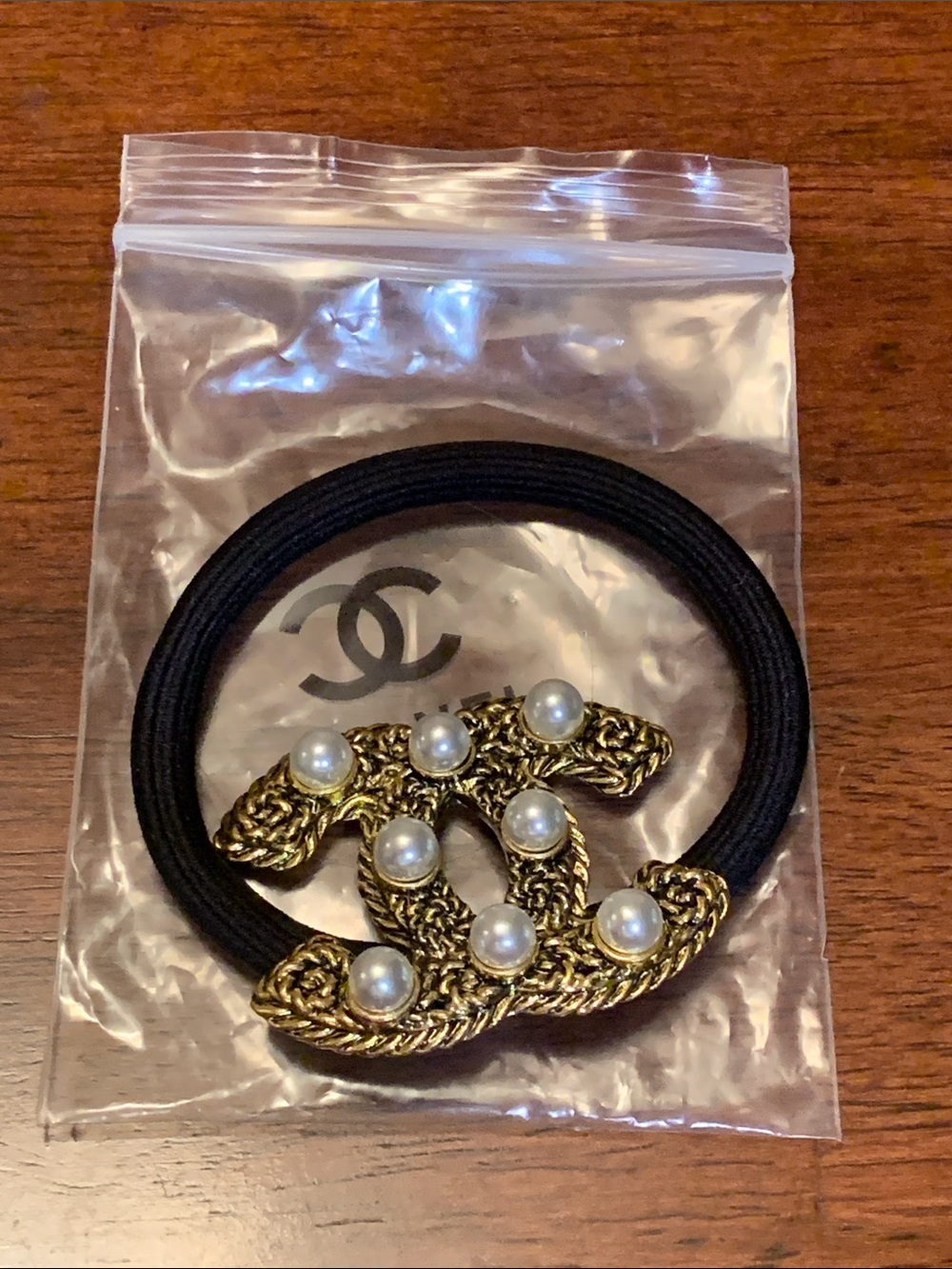 Absolutely stunning , authentic brand new Chanel hair/ hand band with pearls.